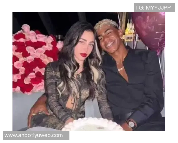 亚马尔与女友克罗地亚度假五分钟直升机之旅女友竟然晕机